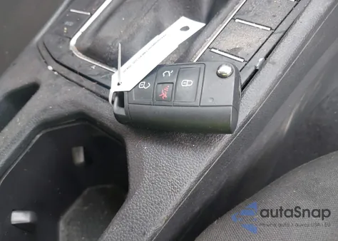 2019 Volkswagen Jetta 1.4T S z USA, uszkodzony, nr VIN 3VWN57BU6KM090042